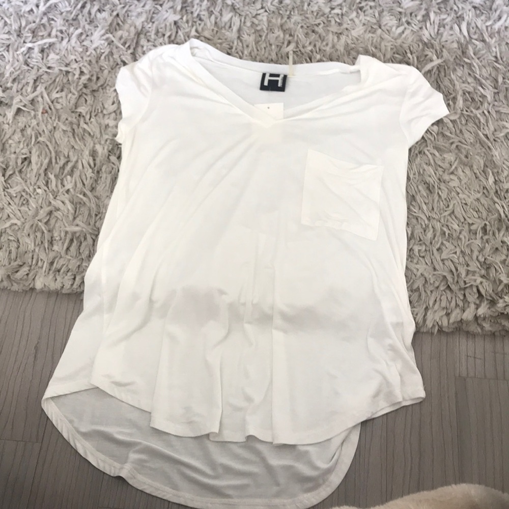 Basic whit tee with pocket